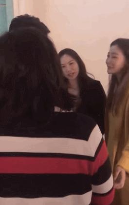 游戏直播男 vs 女神视频，这差距到底在哪？我扒了100个直播间